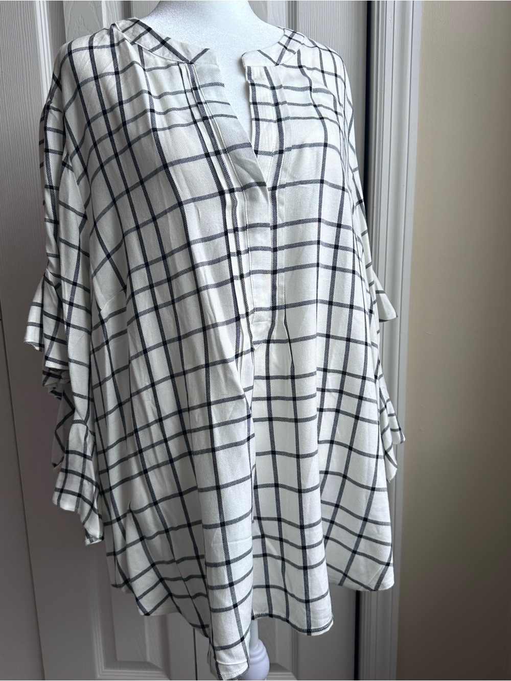 Vince Camuto White Plaid Split-Neck Ruffle Sleeve Tunic *NWT*